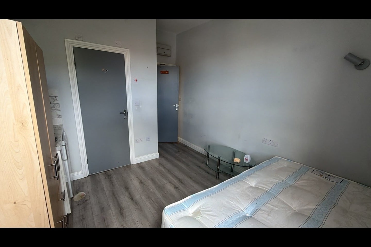 Flat Thurlby Road in Greater London