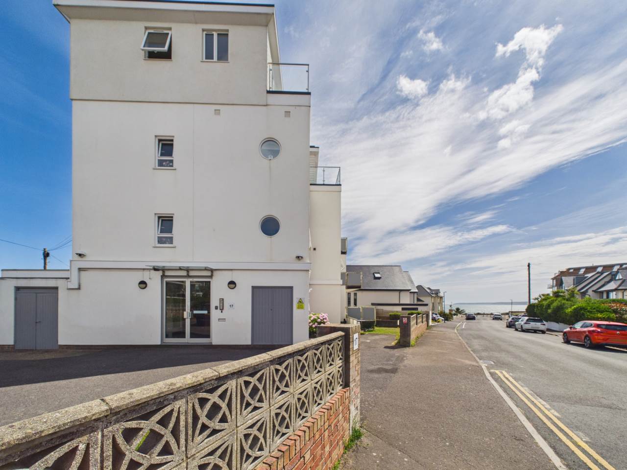 Flat Warren Edge Road in Bournemouth