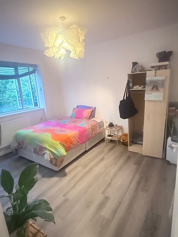 Room Lansdowne Way in Greater London