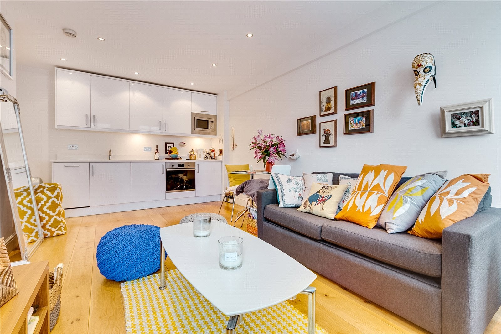 Flat Sloane Avenue in Greater London