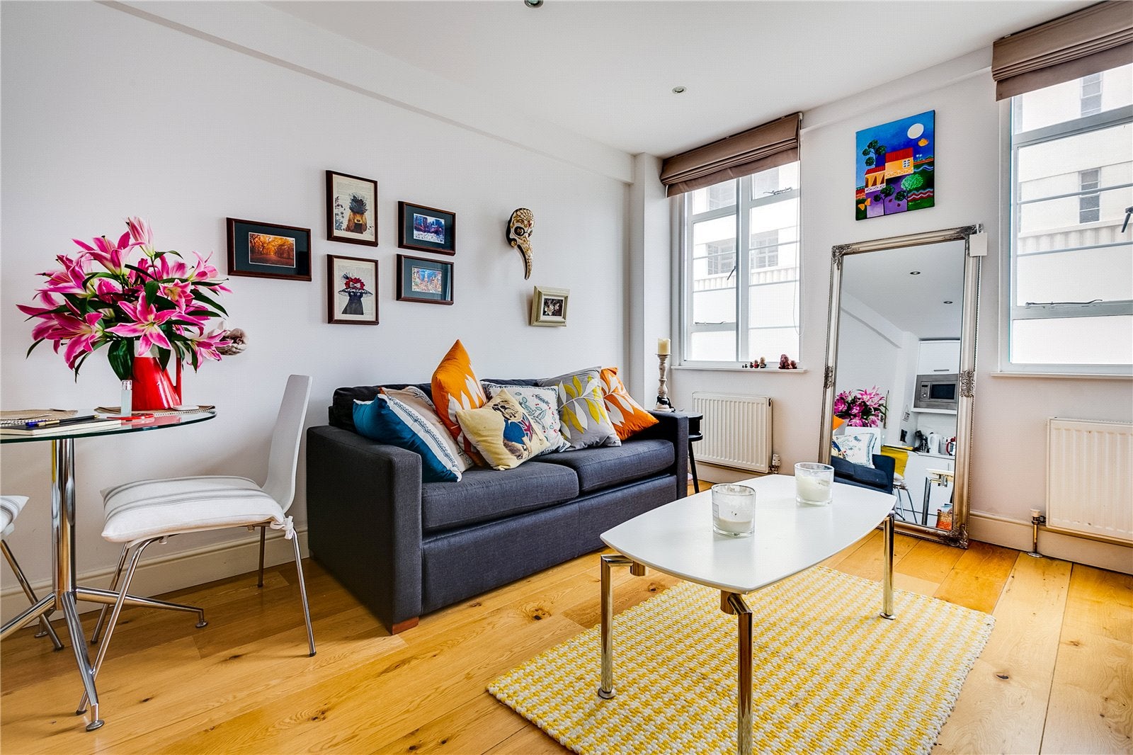 Flat Sloane Avenue in Greater London