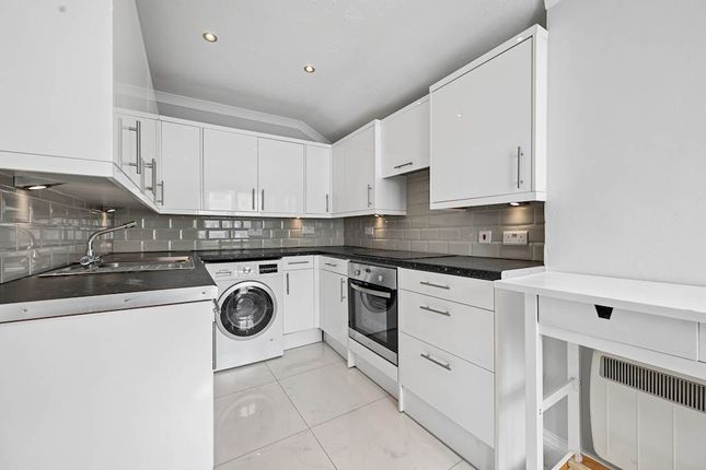 Flat Gloucester Terrace in City of Westminster