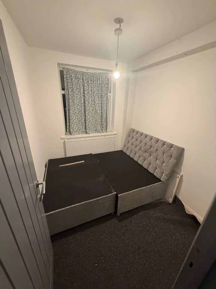 Flat Dunbar Avenue in Greater London