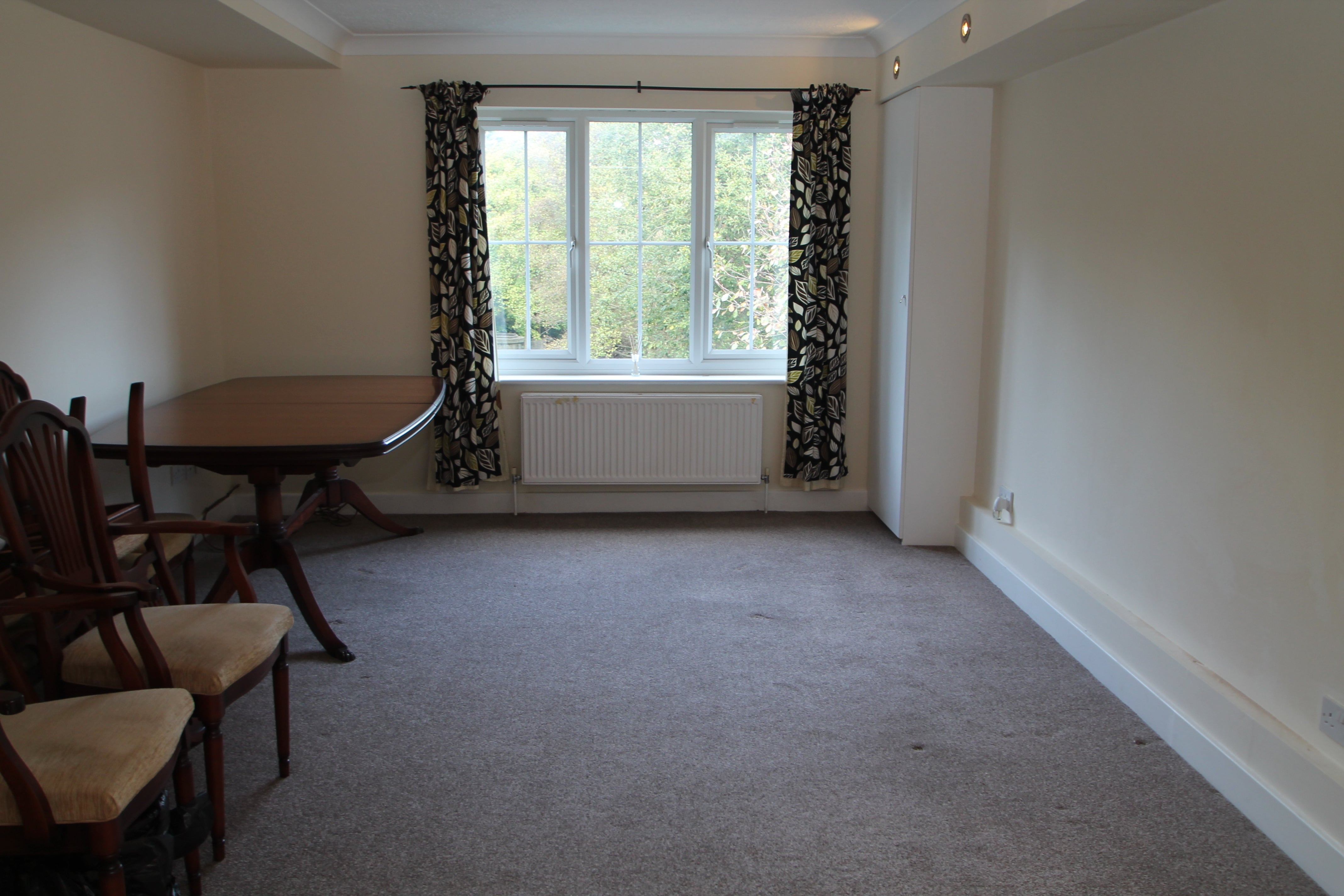 Flat Aspen Vale in Tandridge