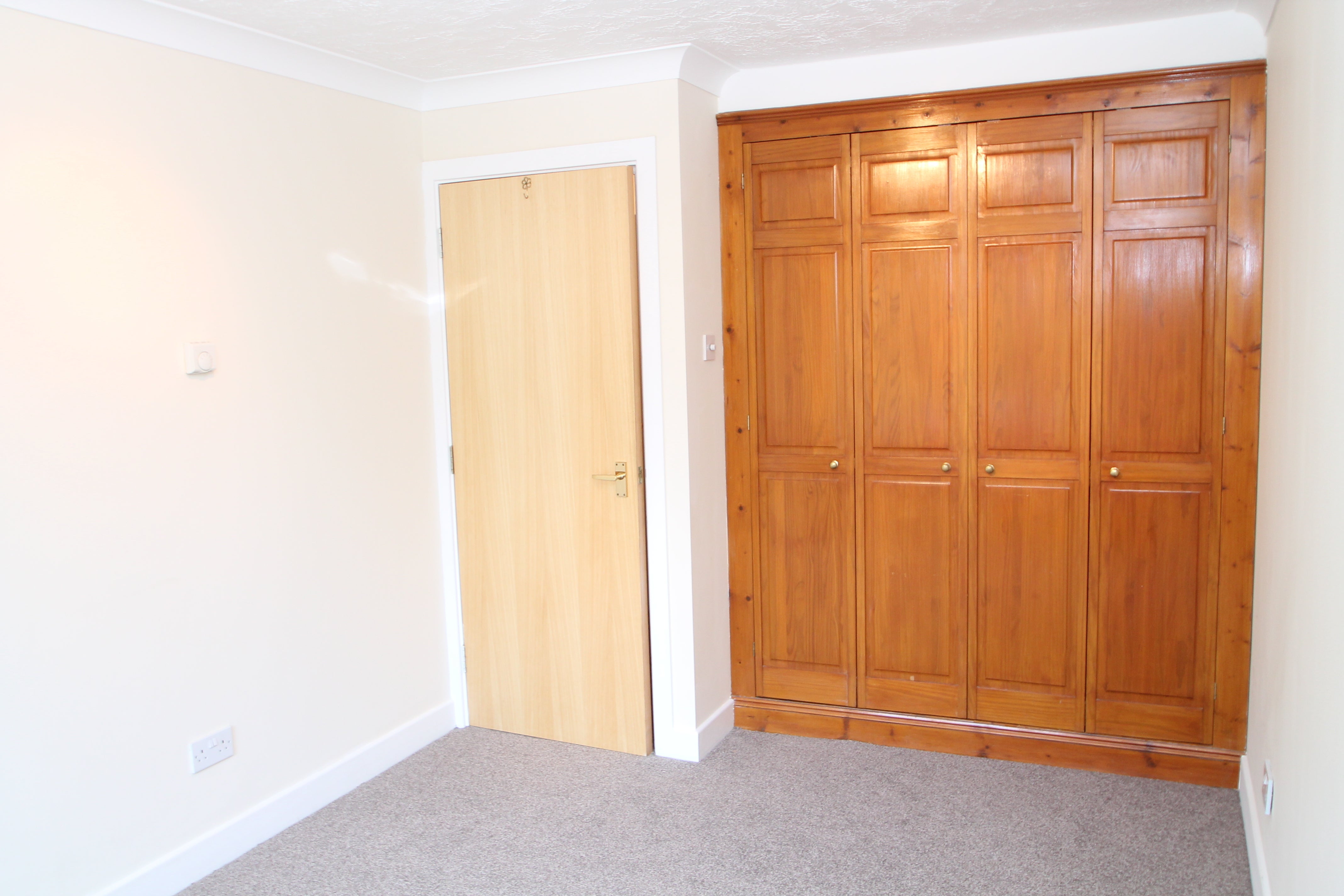 Flat Aspen Vale in Tandridge