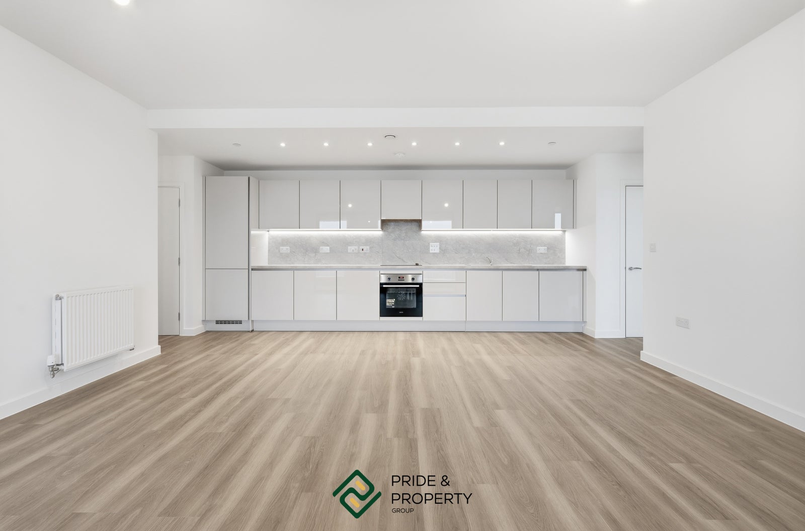 Flat Ilderton Road in Greater London