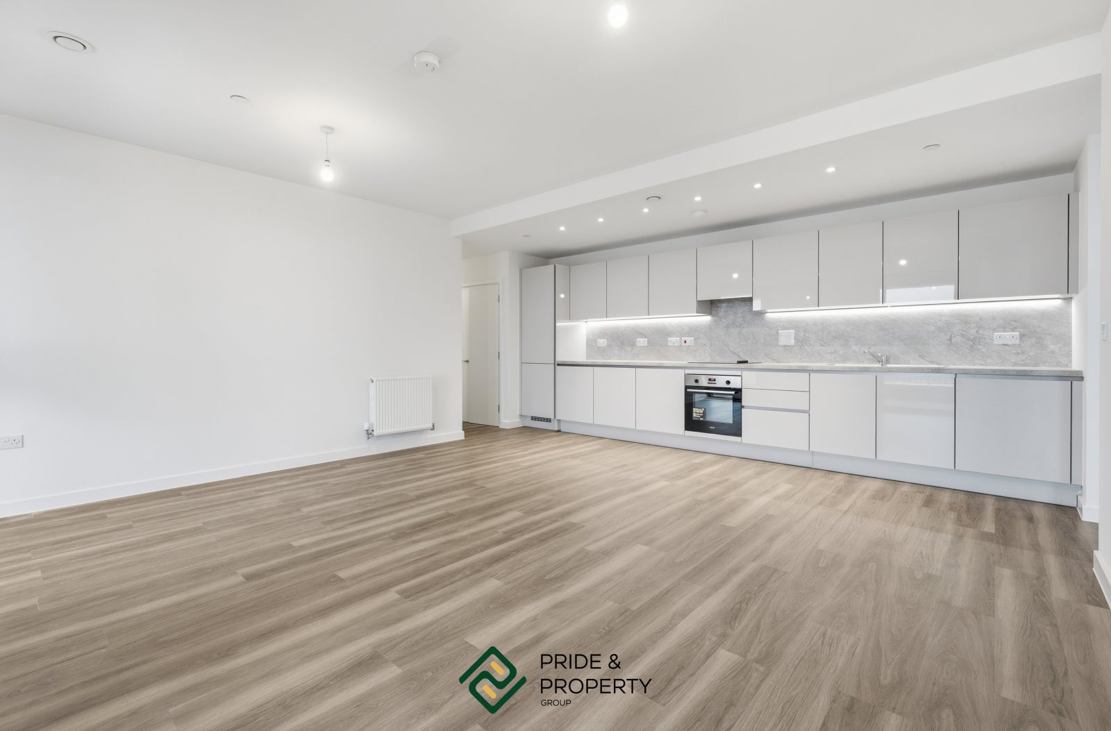 Flat Ilderton Road in Greater London
