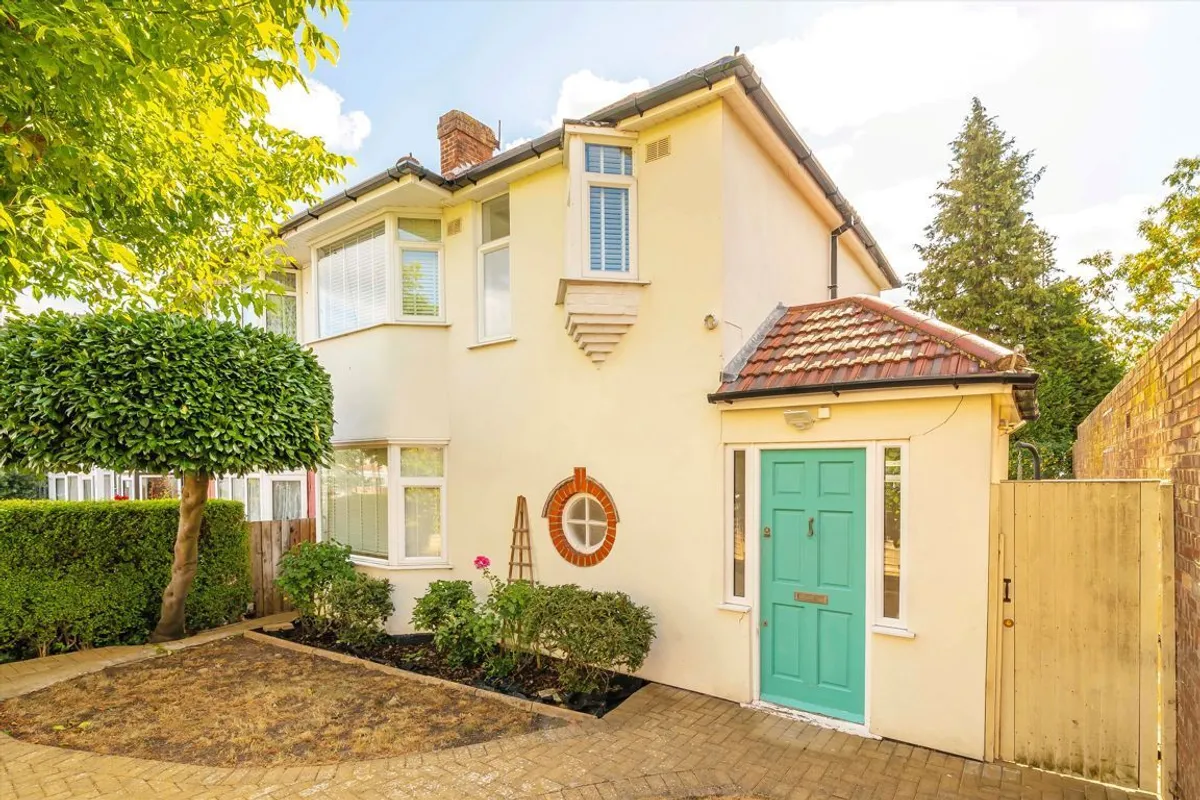 House The Grange in Greater London