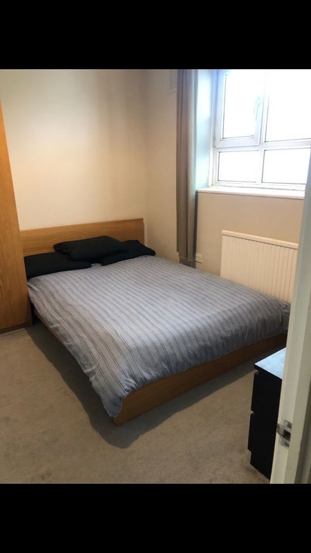 Room Dorset Road in Greater London