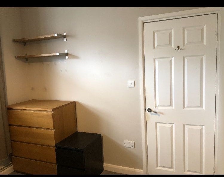 Room Dorset Road in Greater London