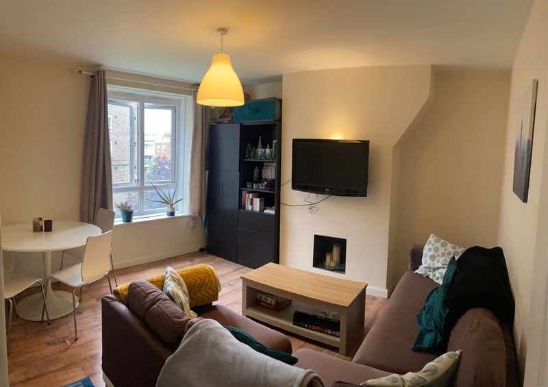 Room Dorset Road in Greater London