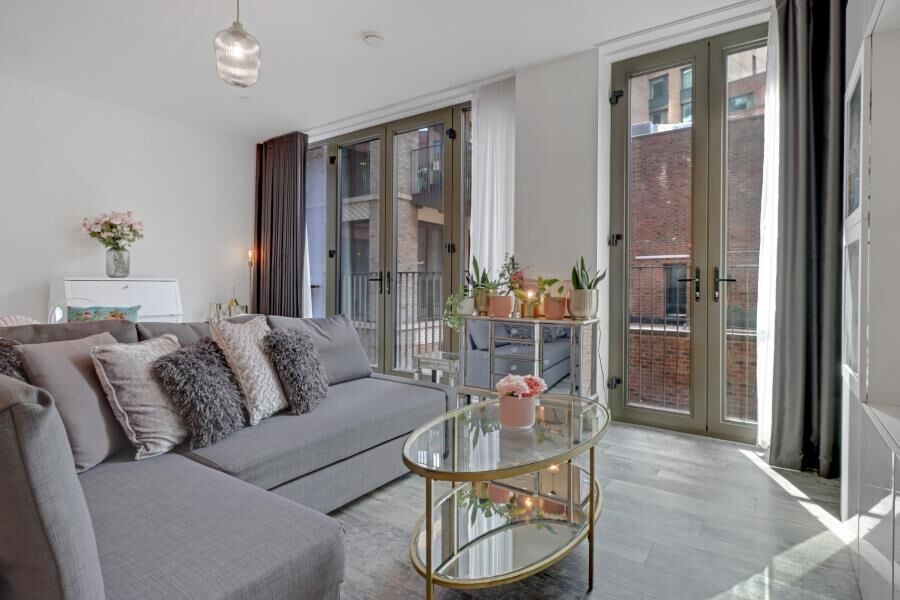 Flat Woodfield Road in City of Westminster