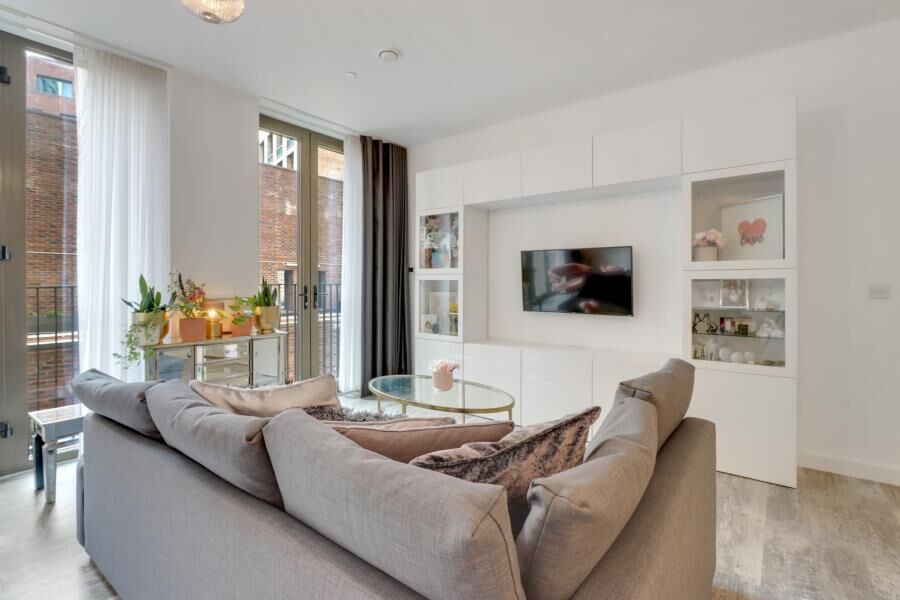 Flat Woodfield Road in City of Westminster
