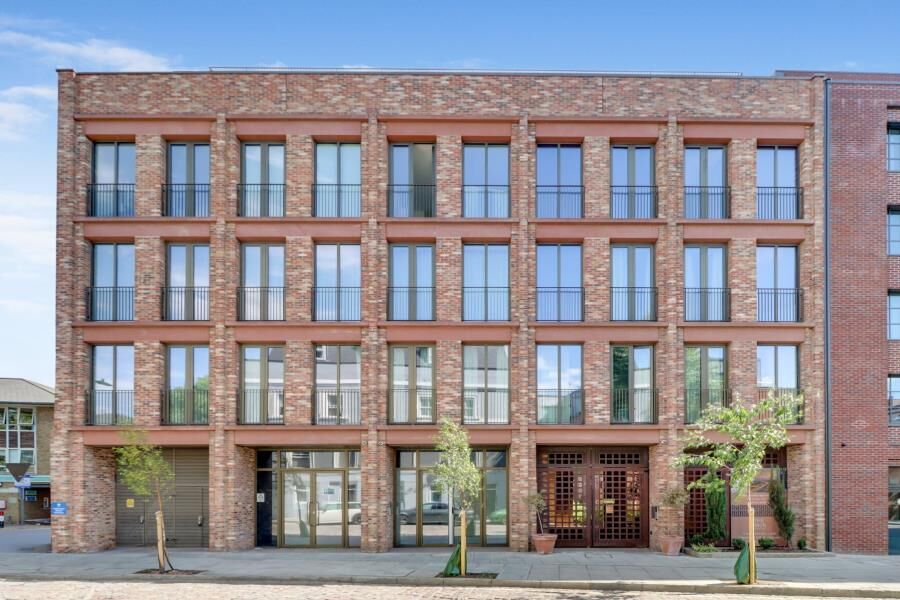 Flat Woodfield Road in City of Westminster