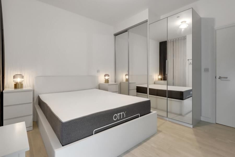 Flat Woodfield Road in City of Westminster
