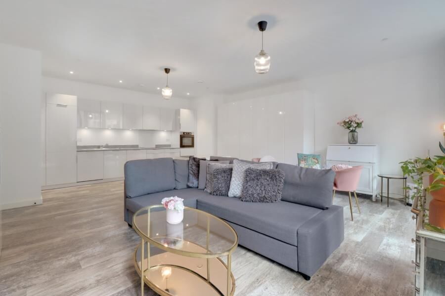 Flat Woodfield Road in City of Westminster