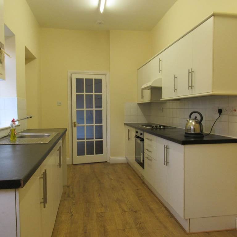 Flat Two Ball Lonnen in Newcastle upon Tyne