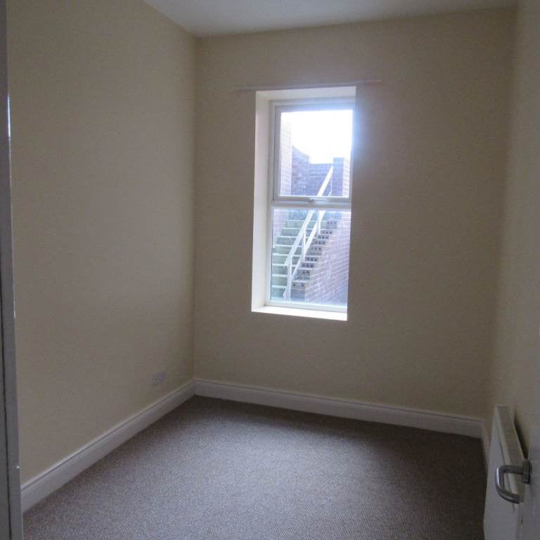 Flat Two Ball Lonnen in Newcastle upon Tyne