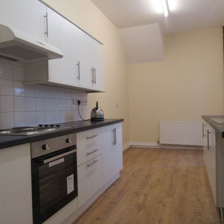 Flat Two Ball Lonnen in Newcastle upon Tyne