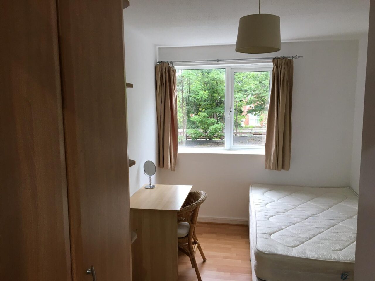 Flat West Jesmond Avenue in Newcastle upon Tyne