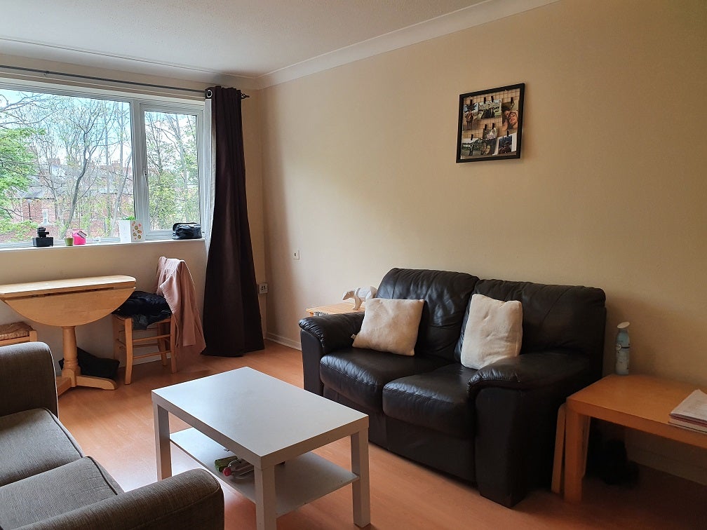 Flat West Jesmond Avenue in Newcastle upon Tyne