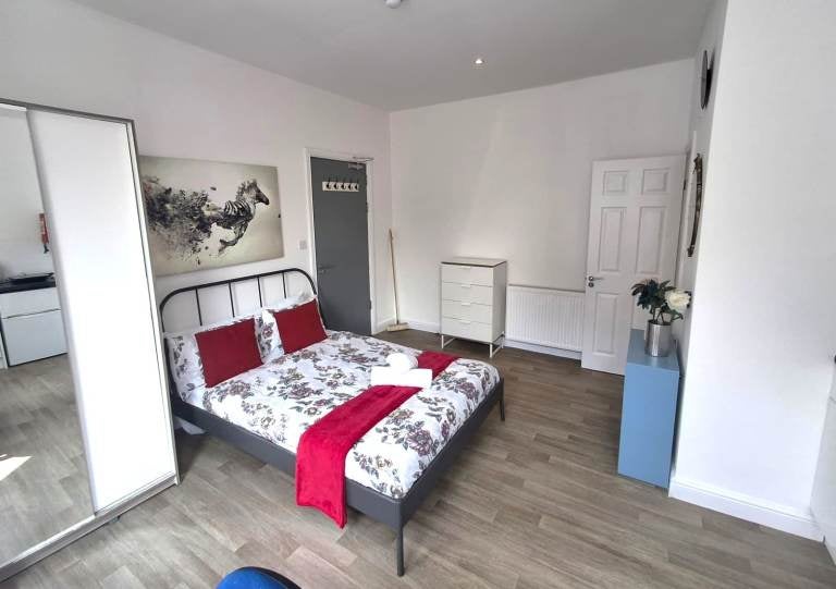Flat Cumnor Road in Bournemouth