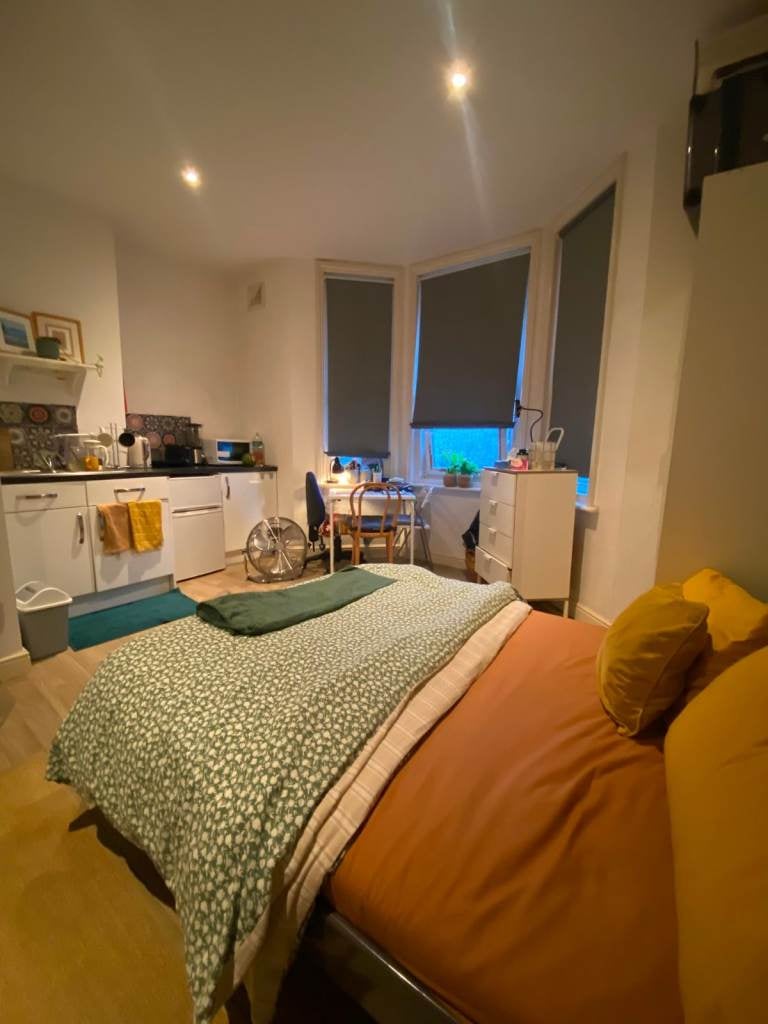Flat Cumnor Road in Bournemouth