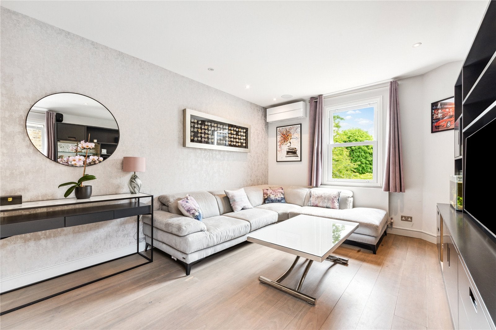 Flat Franciscan Road in Greater London