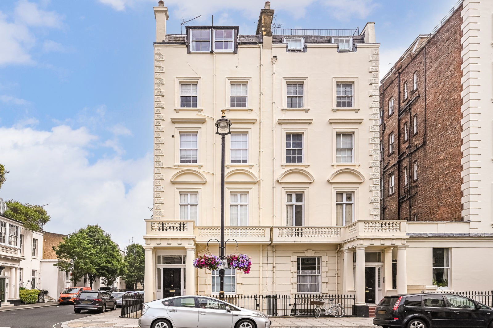 Flat St George's Drive in City of Westminster