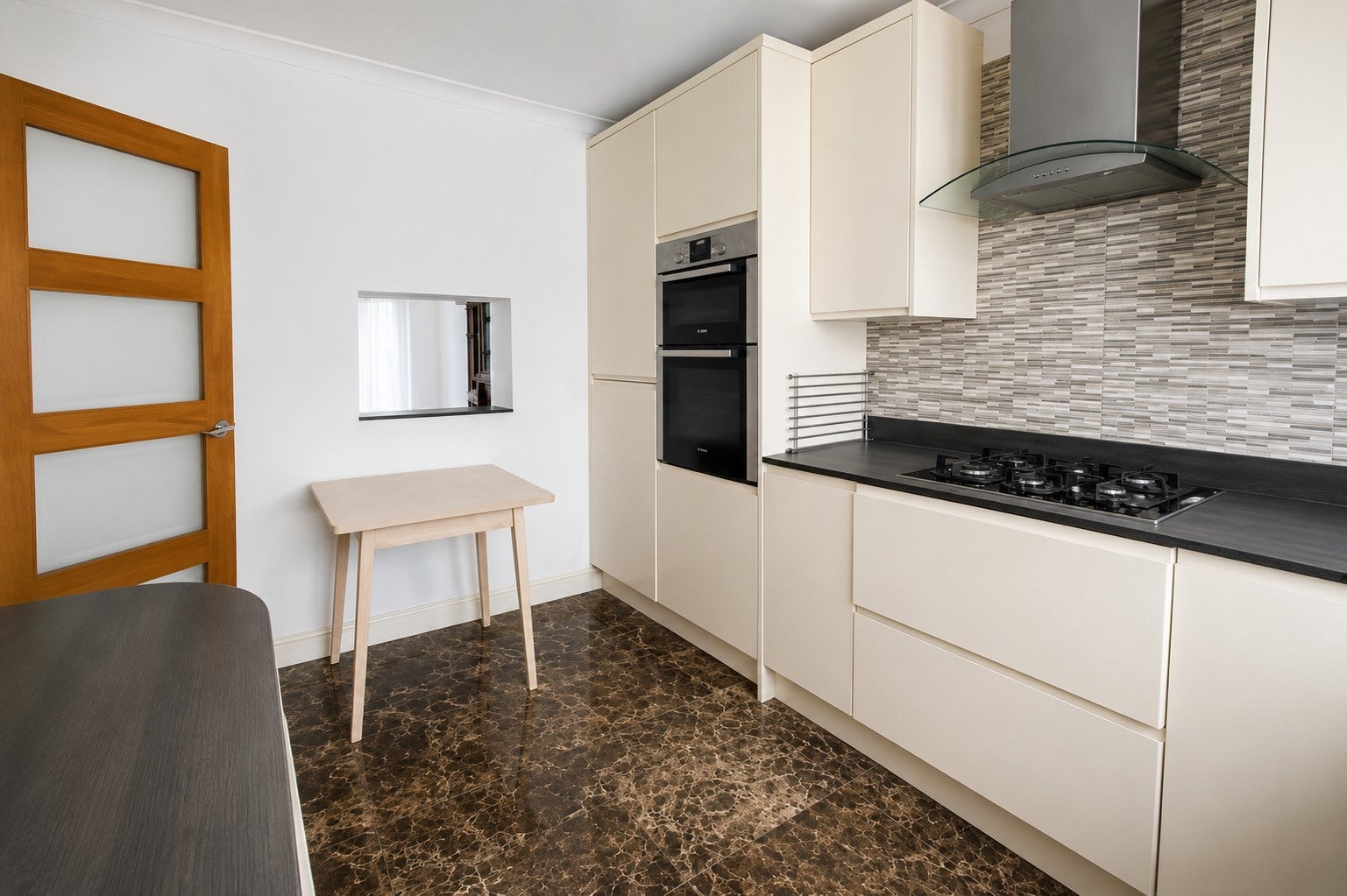Flat Talisman Way in Greater London