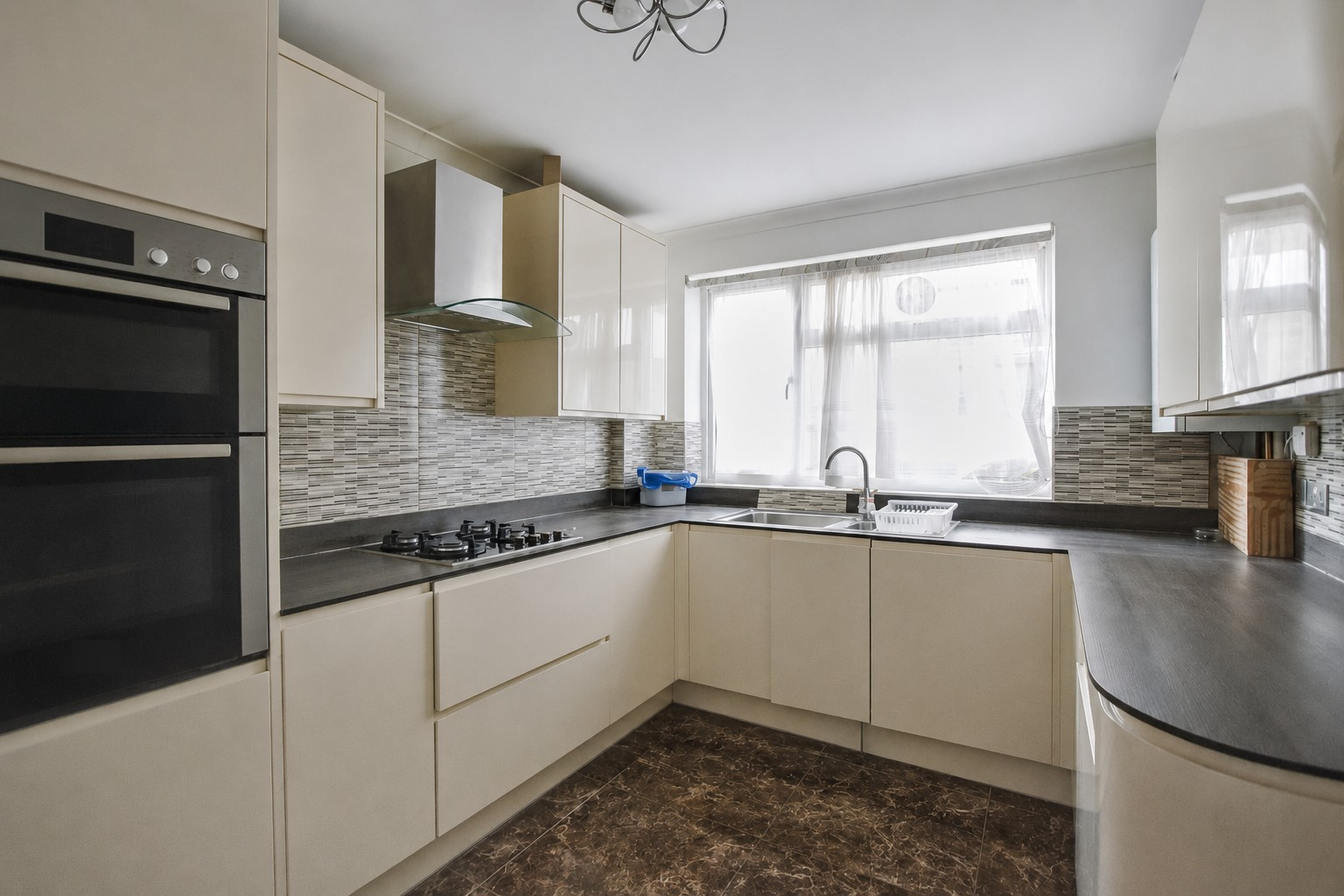 Flat Talisman Way in Greater London