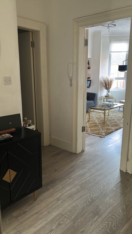 Room Minard Road in Glasgow