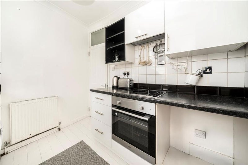 Flat Brockley Cross in Greater London