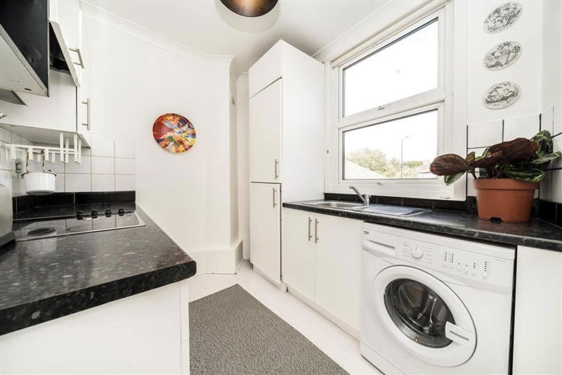 Flat Brockley Cross in Greater London