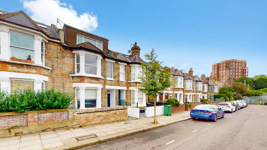 Flat Iverson Road in Greater London