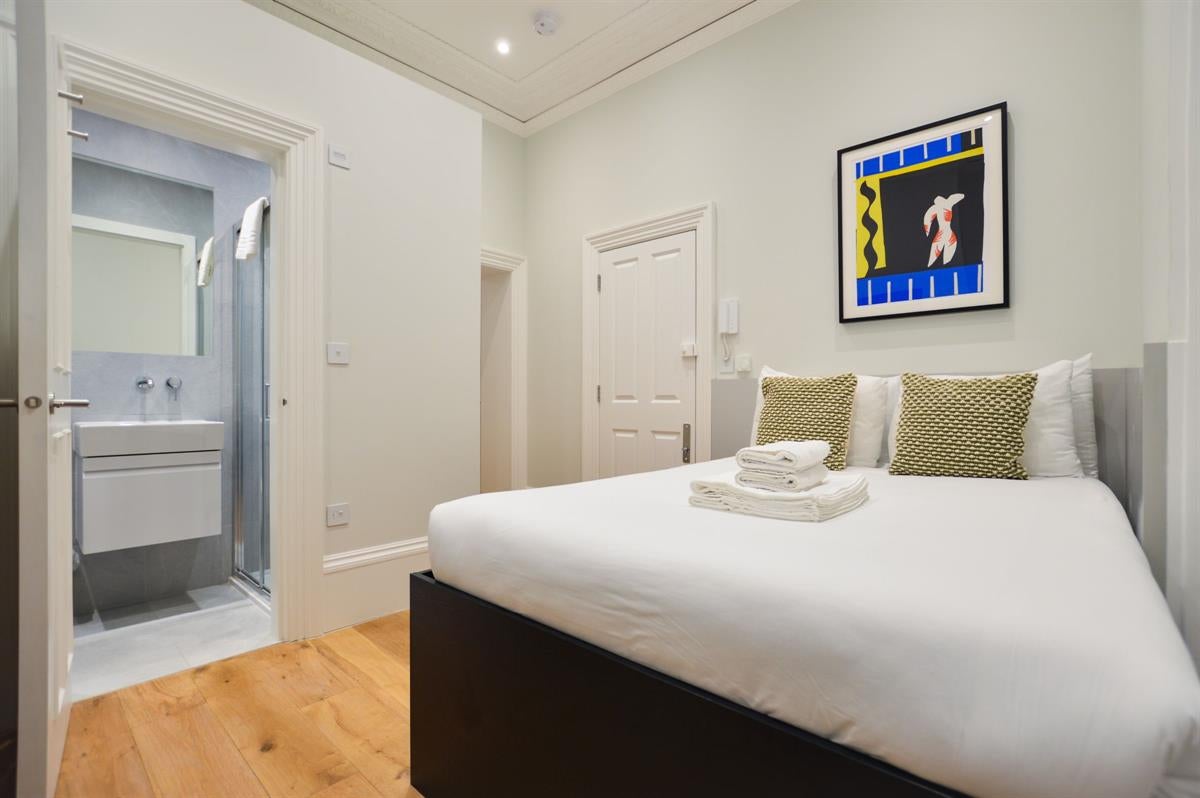 Flat Leinster Square in City of Westminster