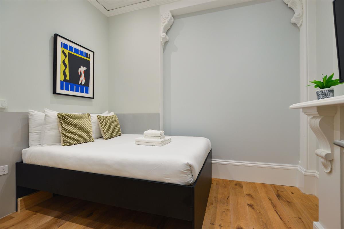 Flat Leinster Square in City of Westminster