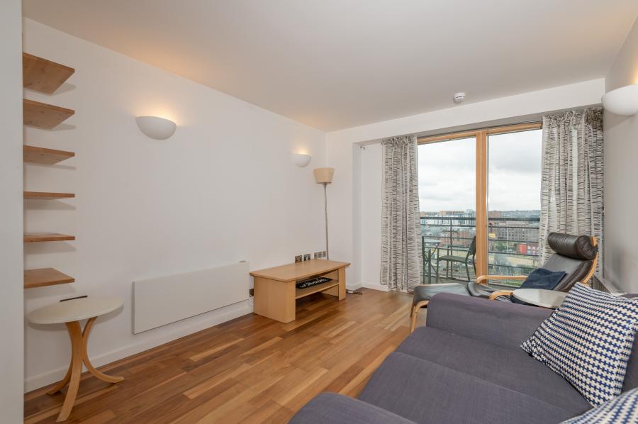 Flat Riverside Way in Leeds