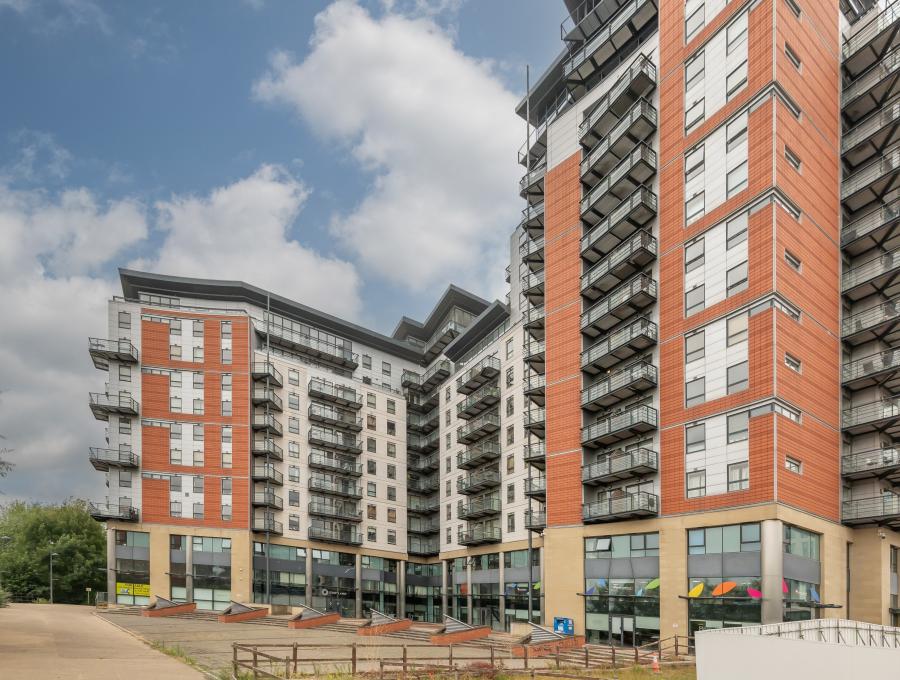 Flat Riverside Way in Leeds
