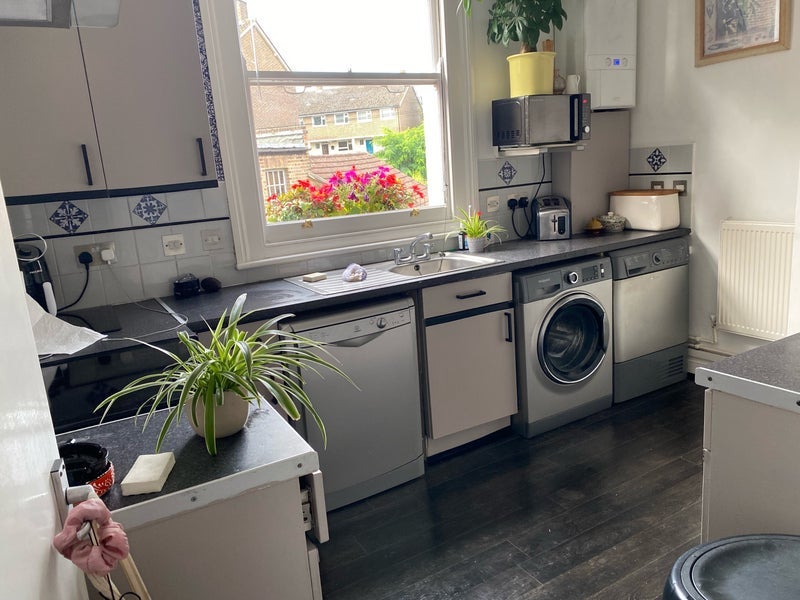Flat Dawes Road in Greater London