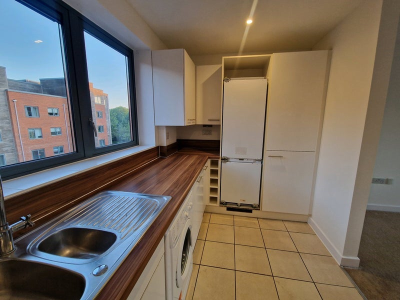Flat Lanesborough Way in Greater London