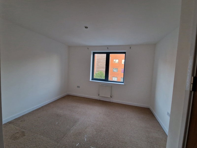 Flat Lanesborough Way in Greater London