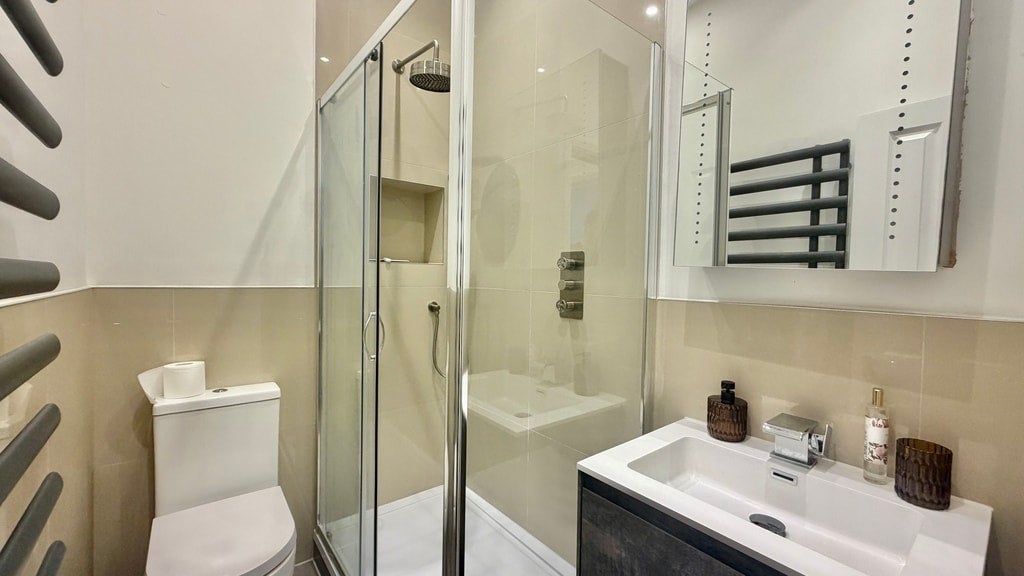 Flat Adelaide Grove in Greater London