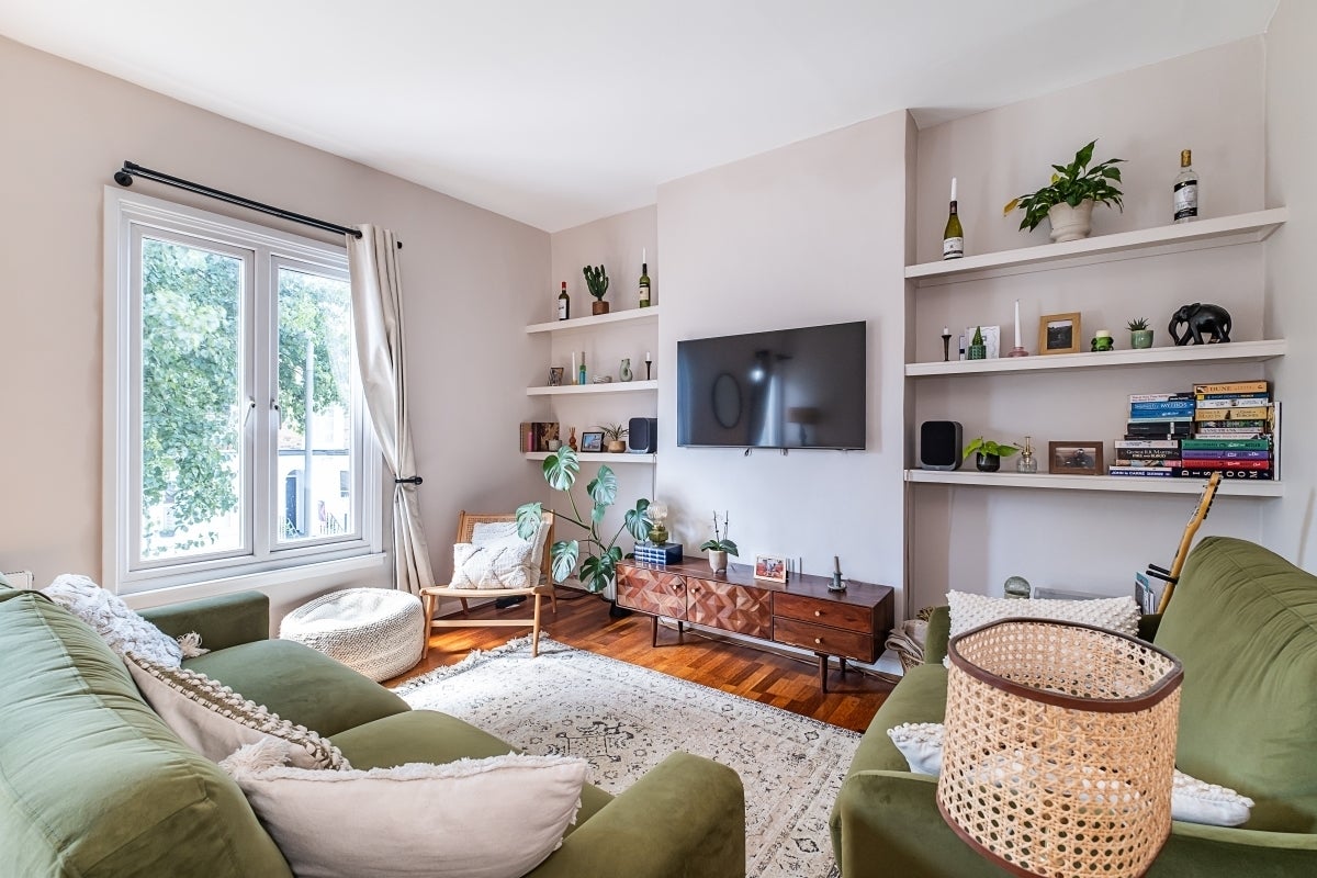 Flat Fernlea Road in Greater London