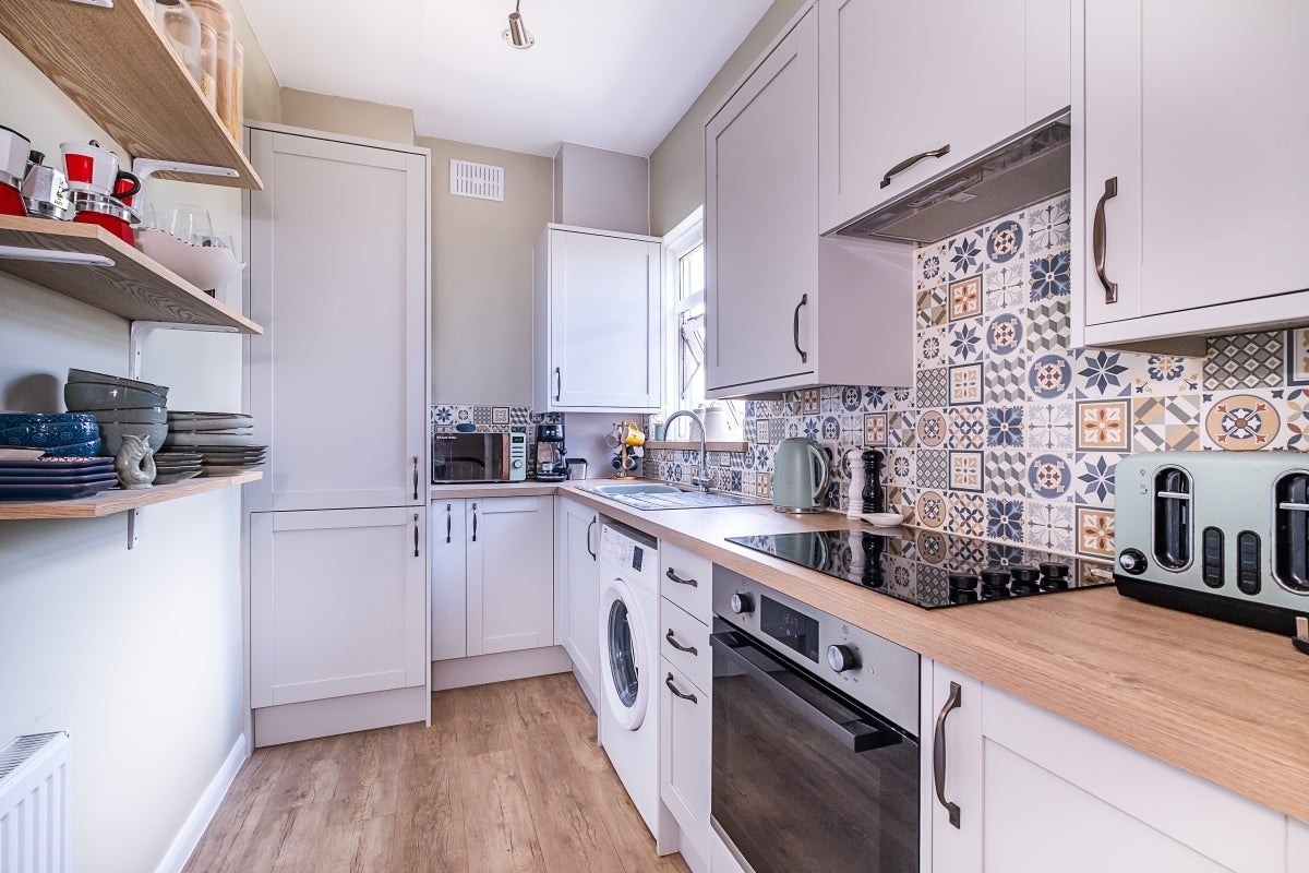 Flat Fernlea Road in Greater London