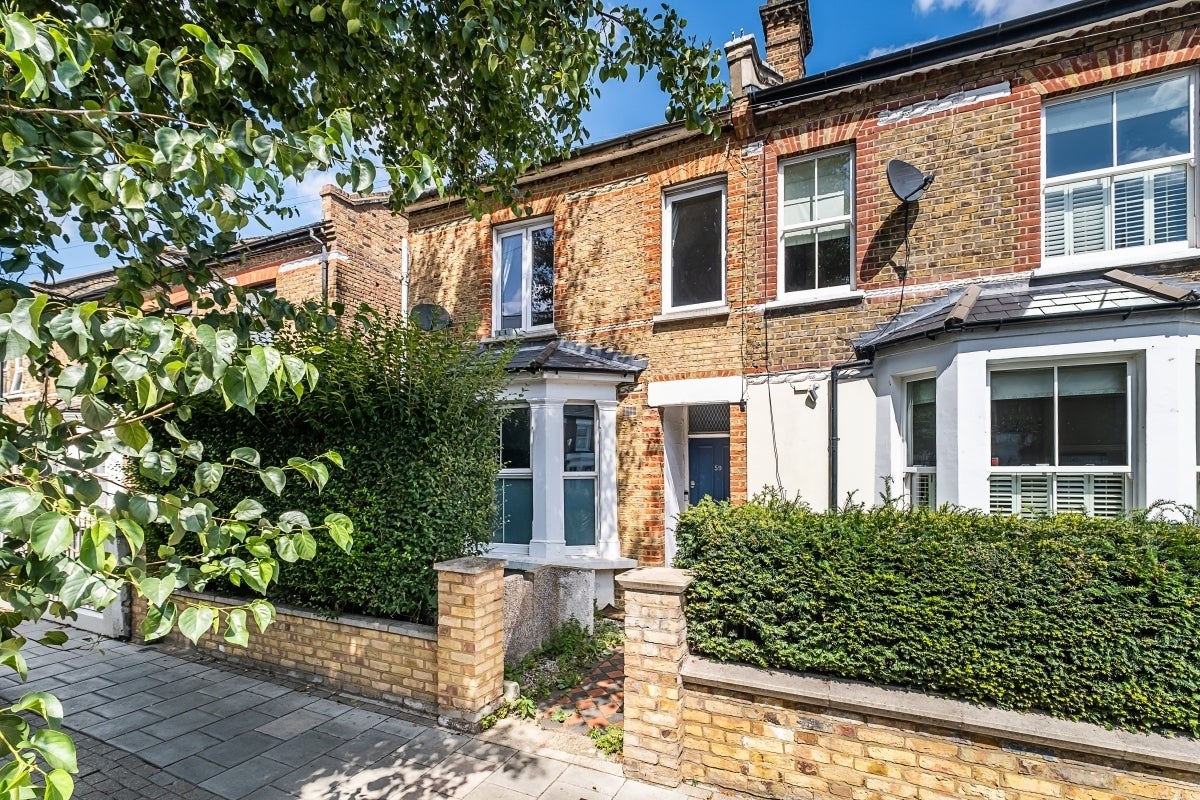 Flat Fernlea Road in Greater London