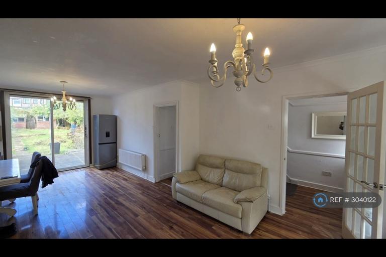 House Larkshall Road in Greater London