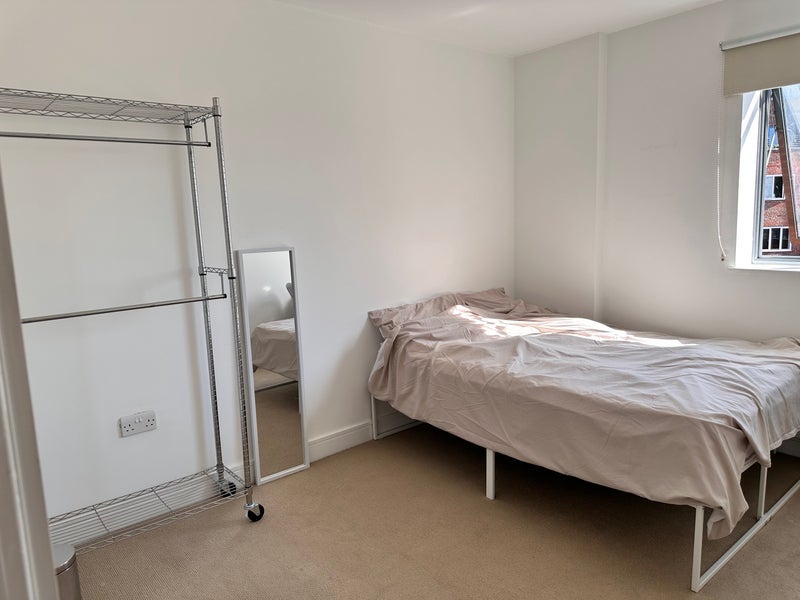 Room Upper Richmond Road in Greater London