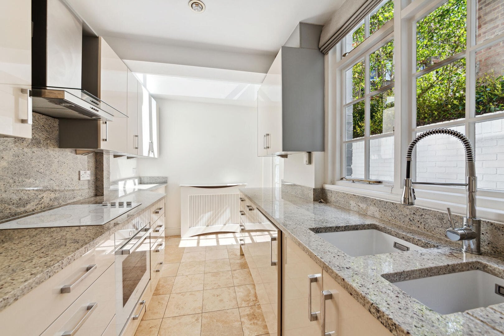 House Paradise Walk in Greater London