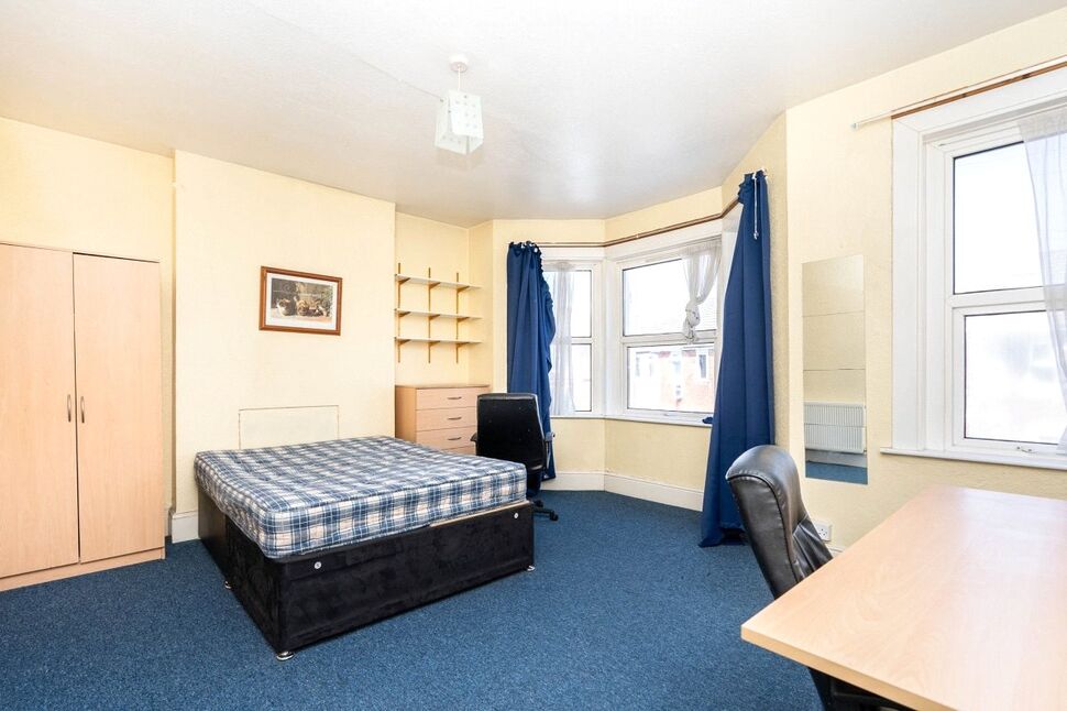 Room Coventry Road in Southampton